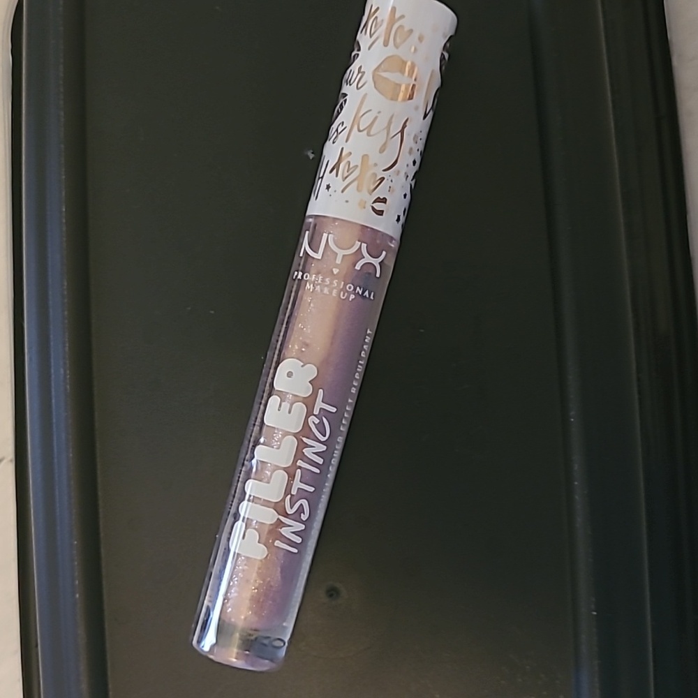 NYX - Filler Instinct lip